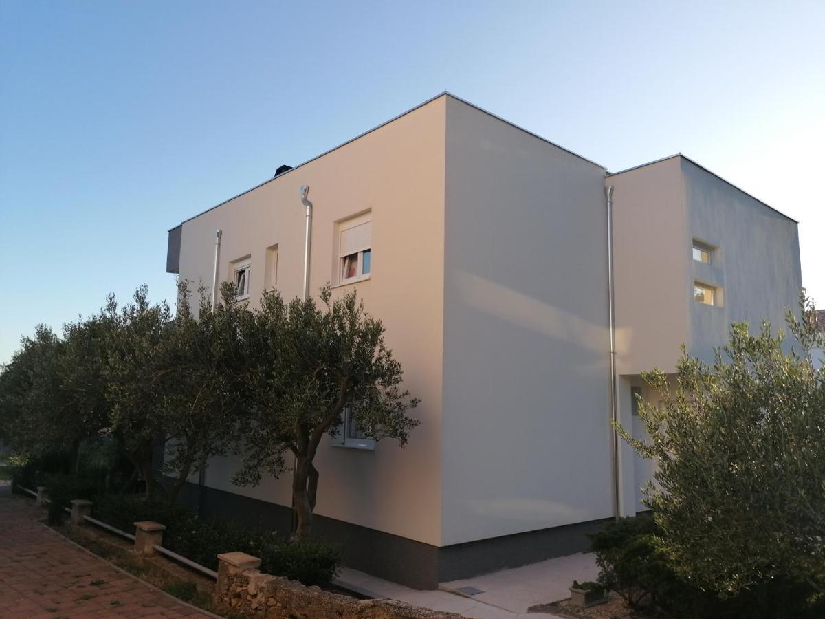 Apartments Lota Starigrad Paklenica Exterior photo