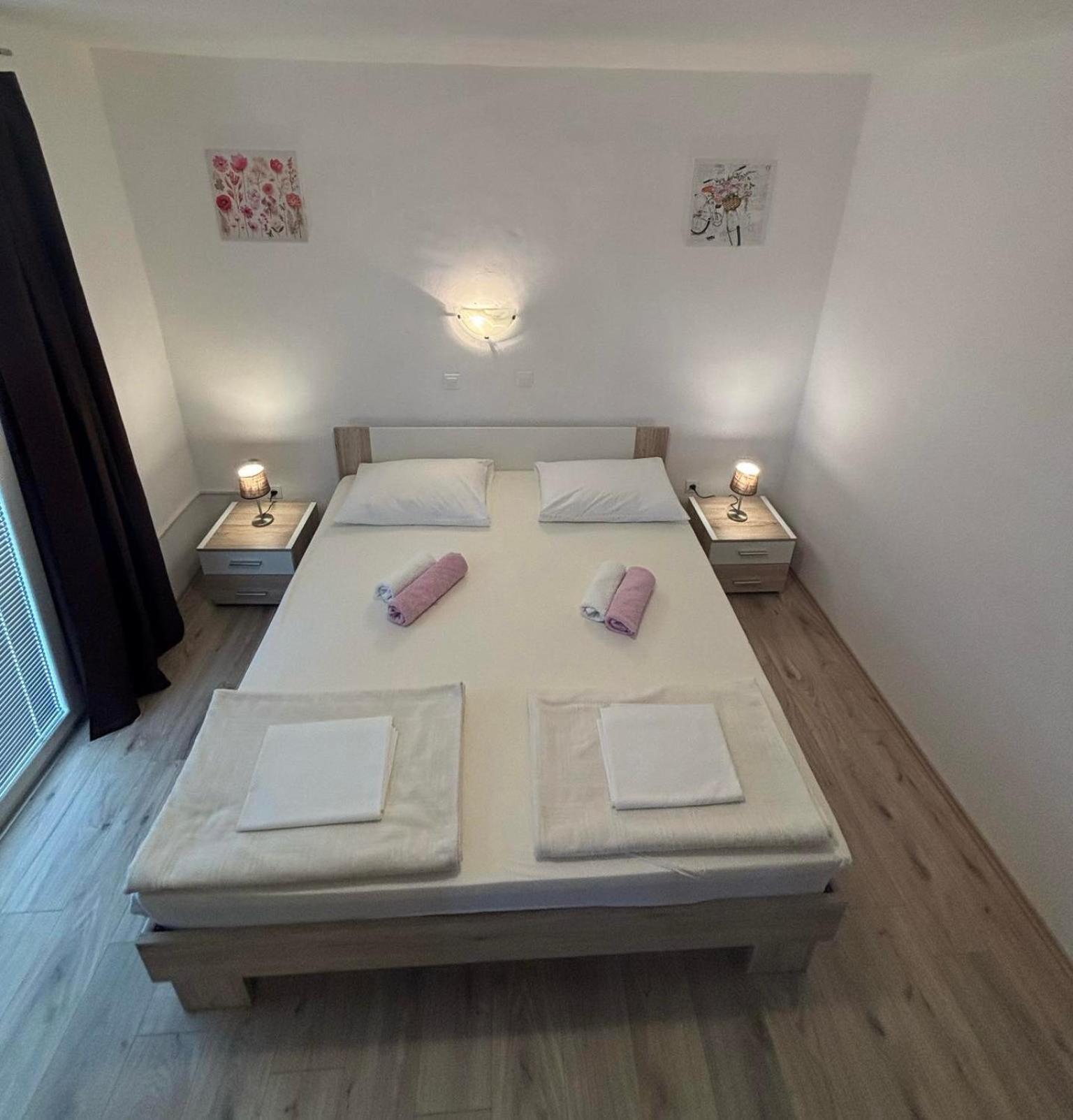 Apartments Lota Starigrad Paklenica Exterior photo